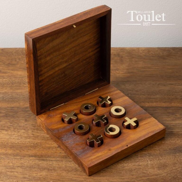 Boite du jeu de societe classique le Morpion.