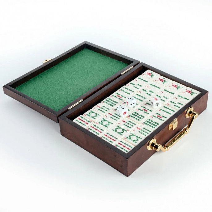 Boîte officielle du jeu de société traditionnel chinois Mahjong.