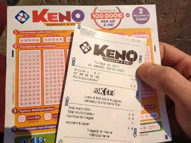 Detail des boules numerotees pour le tirage du Keno.