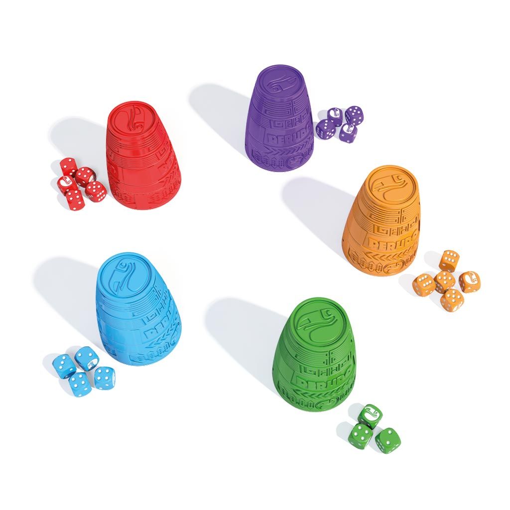 Vue générale du matériel de Perudo avec gobelets colorés