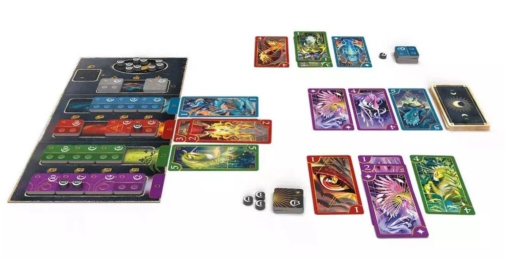 Détail des cartes de personnages et pions du jeu Mythicals.