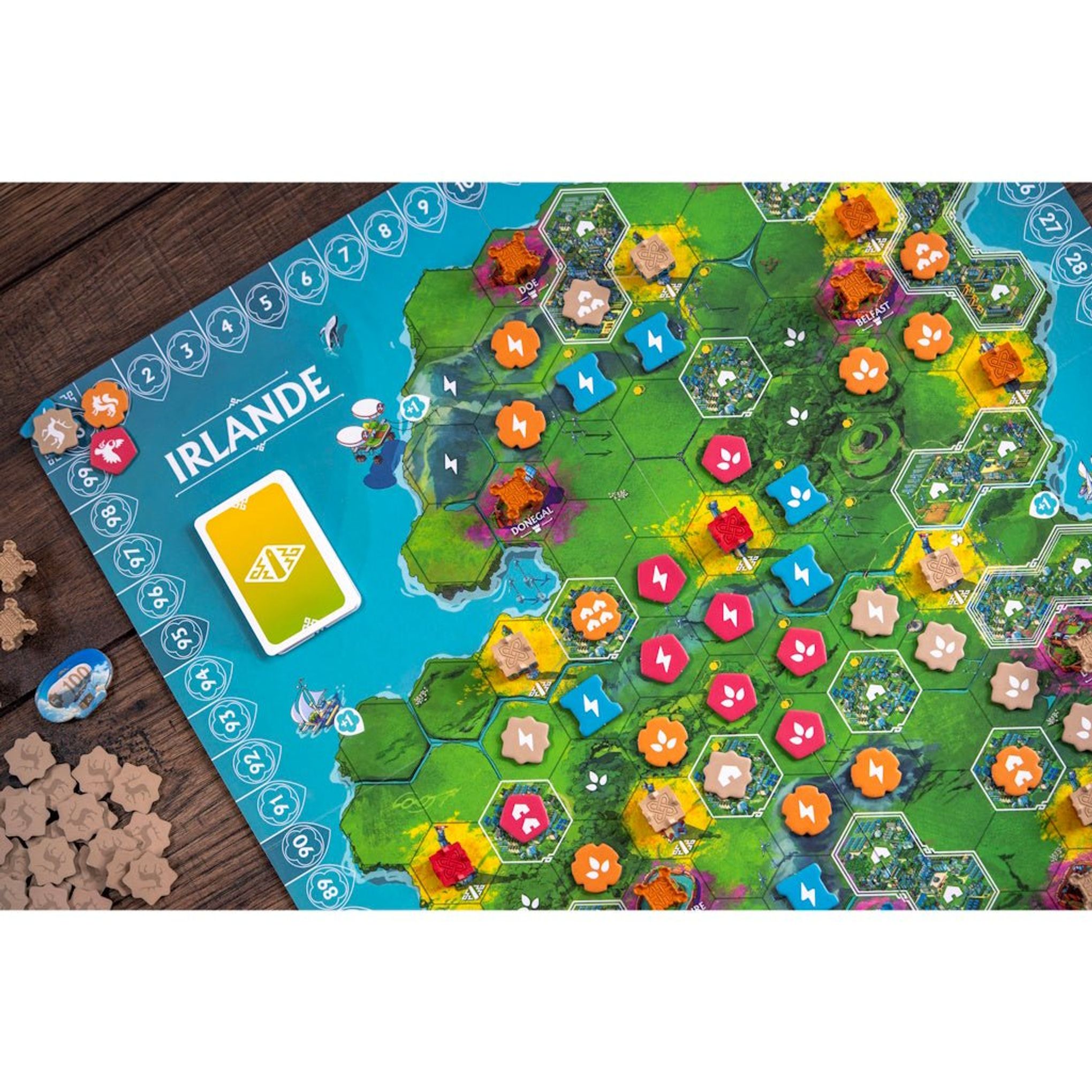 Détail des tuiles et des cartes du jeu Rebirth