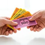 Monopoly : a-t-on le droit de prêter de l'argent à un autre joueur ?
