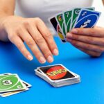 Uno : est-on obligé de jouer si on a une carte qui correspond ?