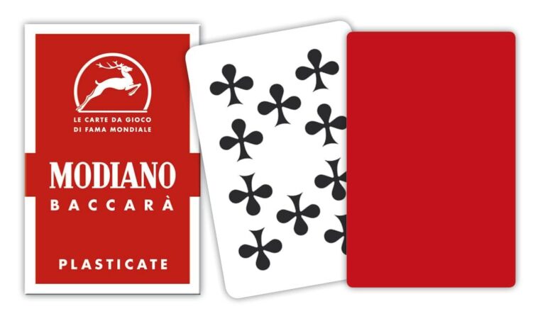 Boîte du célèbre jeu de cartes et de casino baccara.