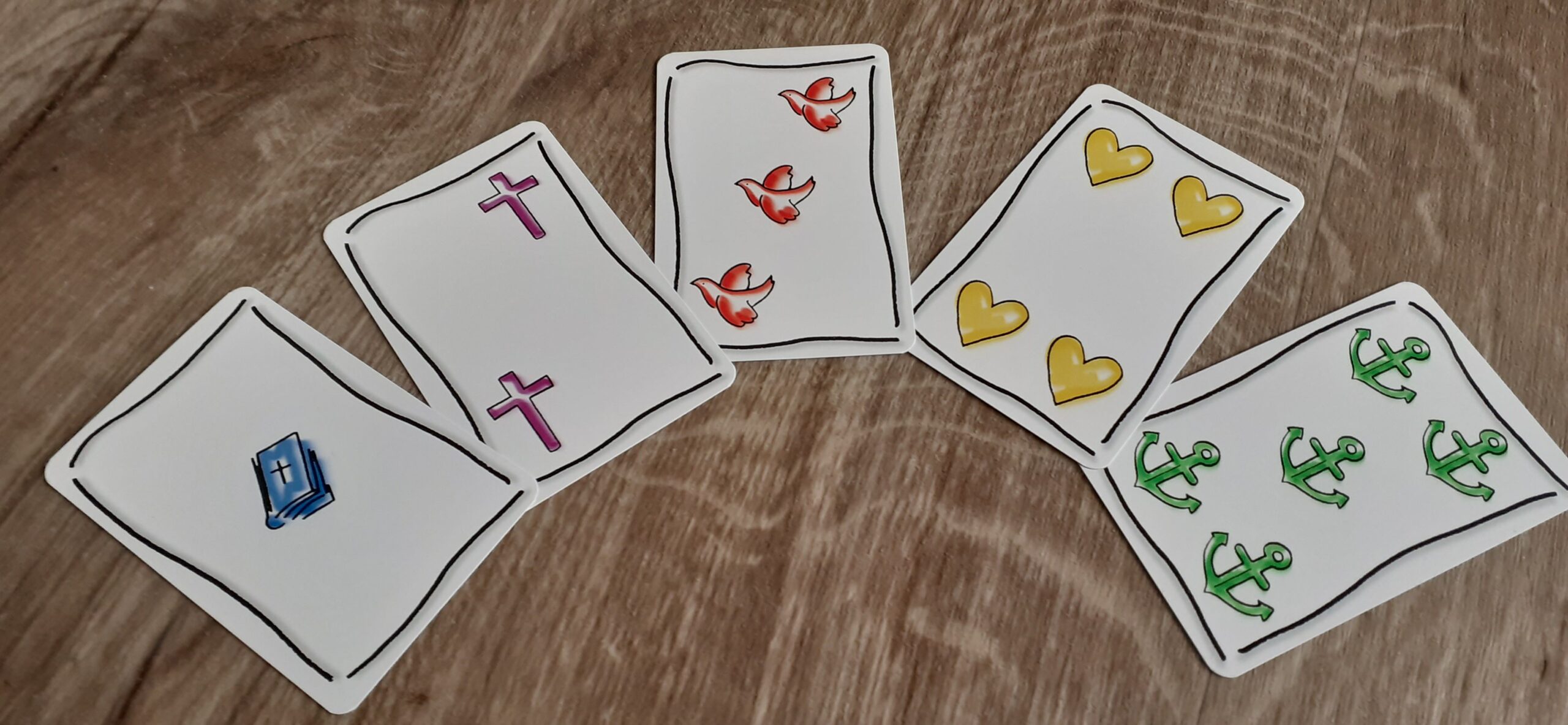 Detail des symboles colores sur les cartes du jeu Speed.