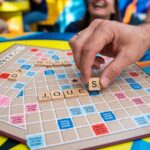 Scrabble : peut-on ajouter un S à un mot déjà posé