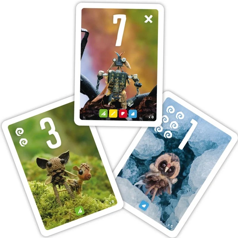 Vue generale du materiel et des cartes du jeu Pixies.